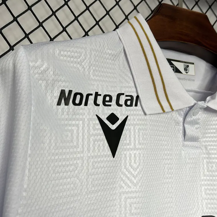 Vitória SC Home 24/25 6