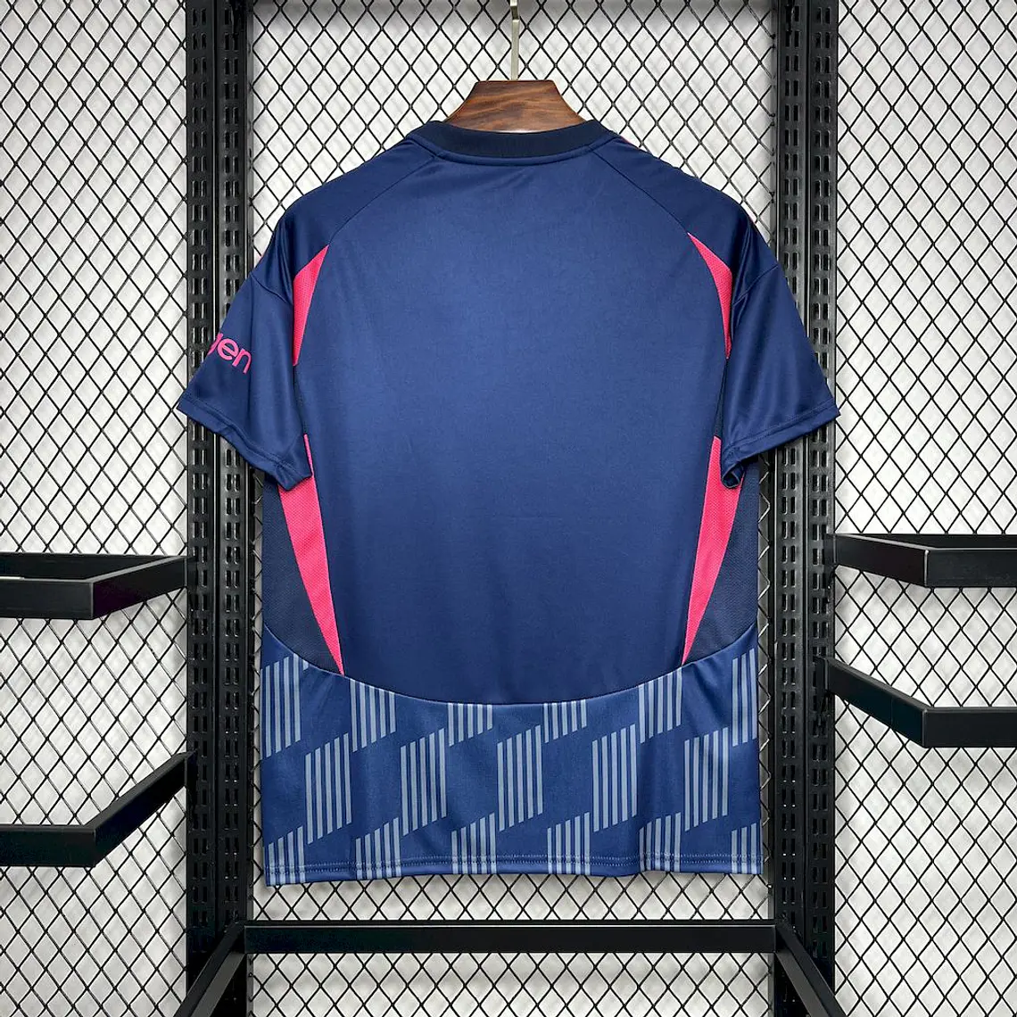 Nottingham Forest Away 24/25 4