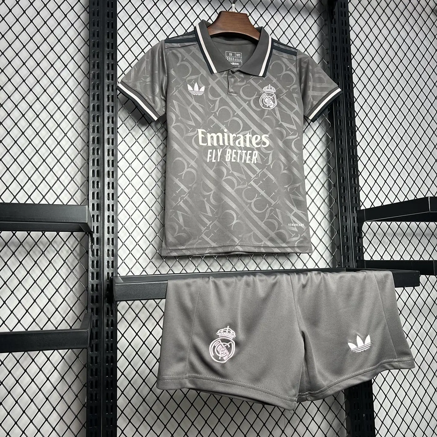 Real Madrid Third 24/25 Kit Criança 4