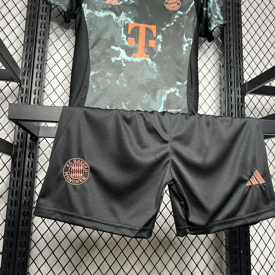 Bayern Away 24/25 Kit Criança 3
