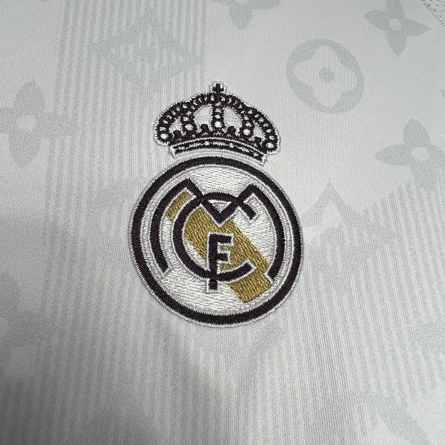 Real Madrid Especial Louis Vuitton 24/25 5