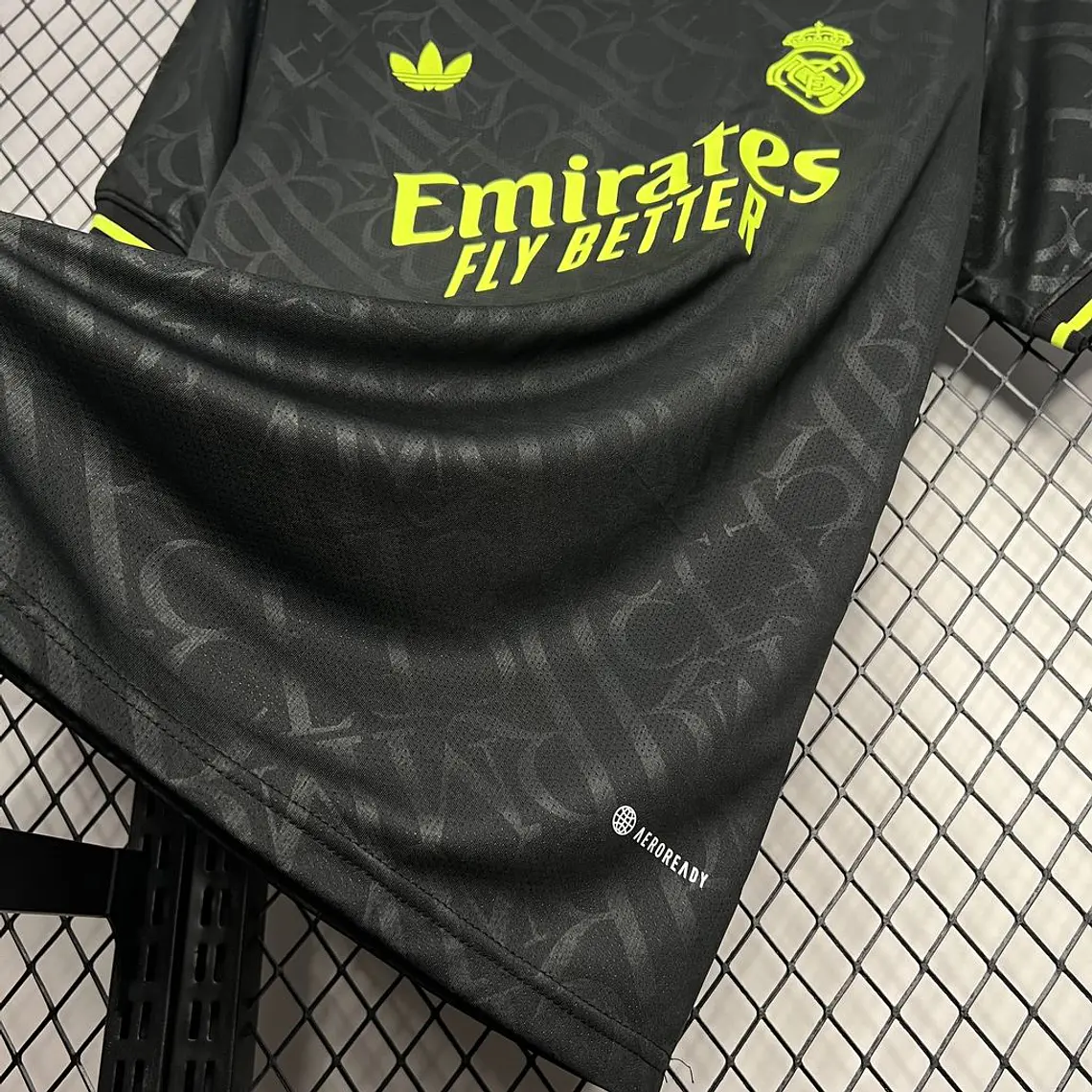 Real Madrid Especial Neon 24/25 7