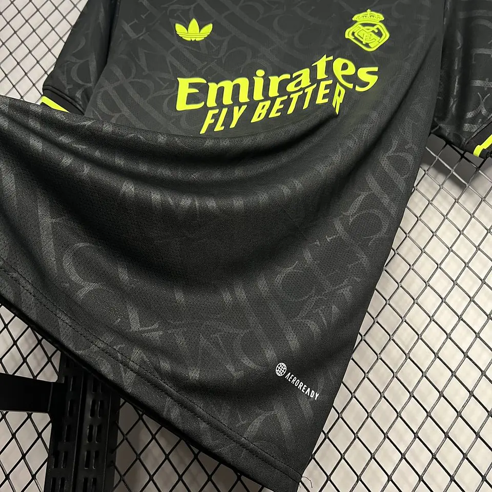 Real Madrid Especial Neon 24/25 7