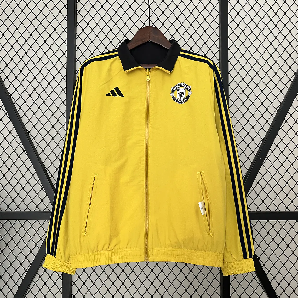 Manchester United Corta-Vento Reversível 24/25 9