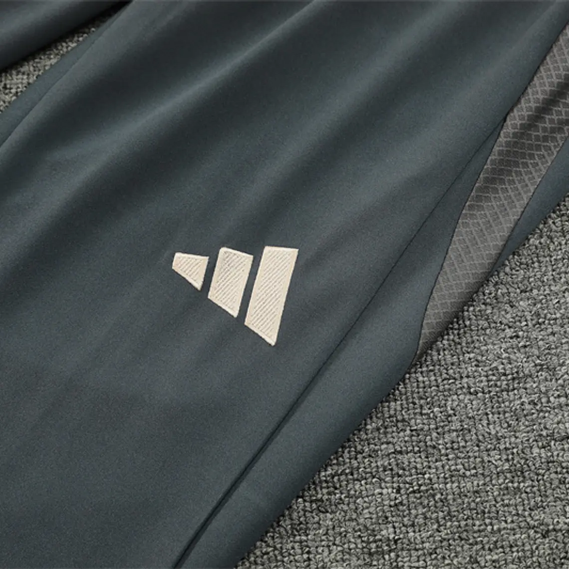 Real Madrid Fato Treino 1/2 Zip 24/25 9