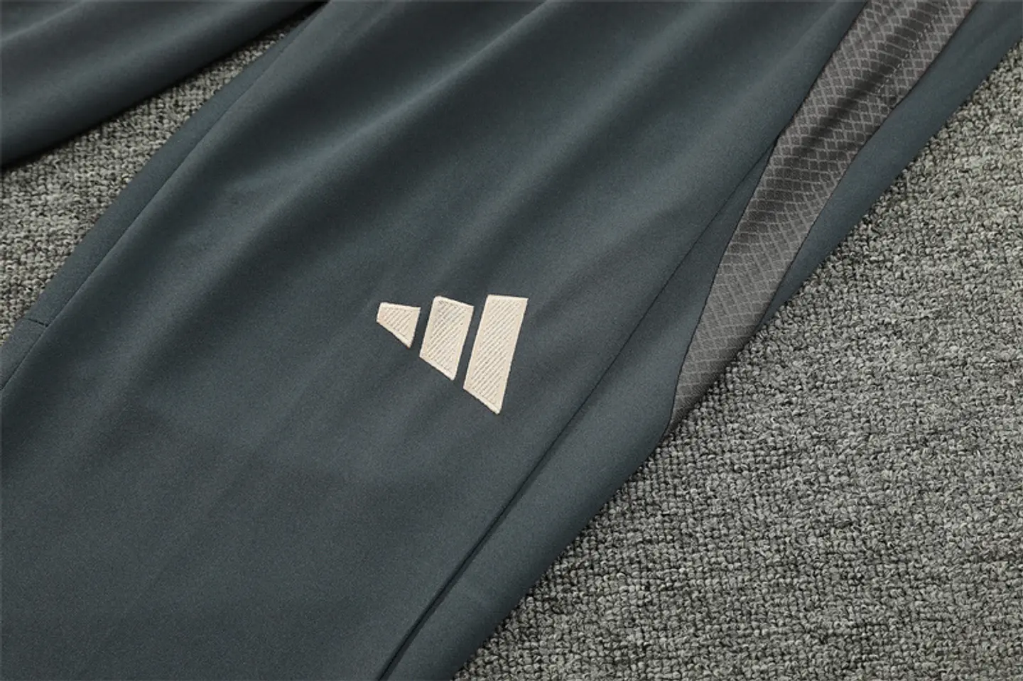 Real Madrid Fato Treino 1/2 Zip 24/25 9