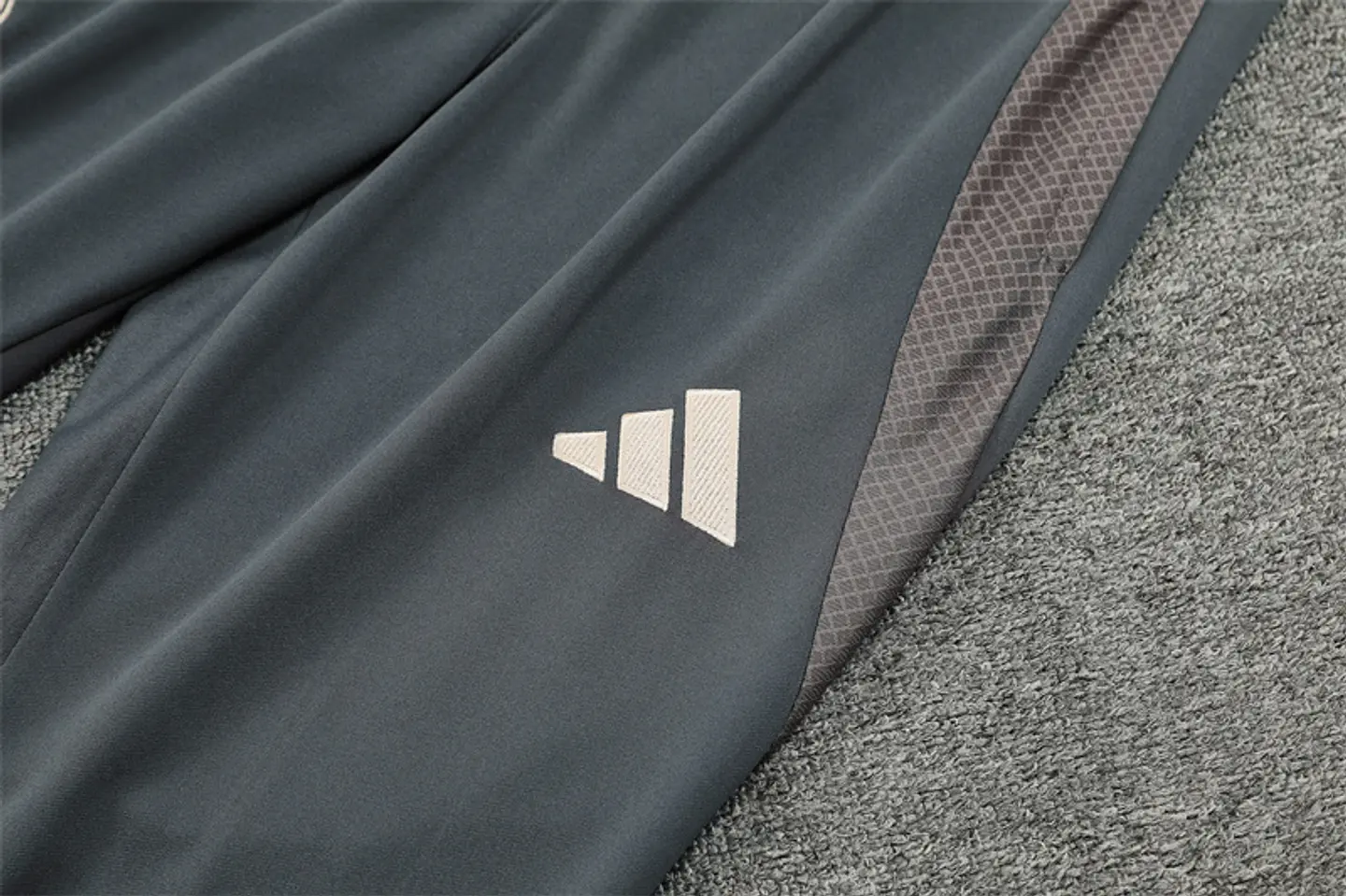 Real Madrid Fato Treino 1/2 Zip 24/25 9