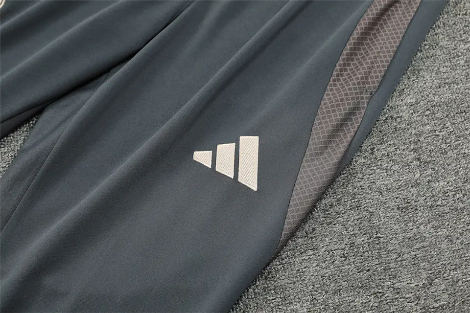 Real Madrid Fato Treino 1/2 Zip 24/25 9