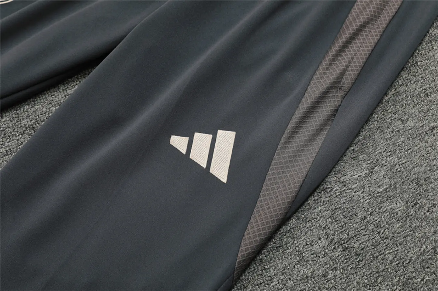 Real Madrid Fato Treino 1/2 Zip 24/25 11