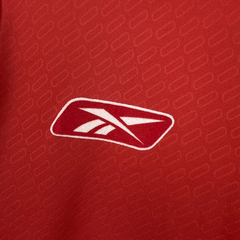 Liverpool Home 2005  7