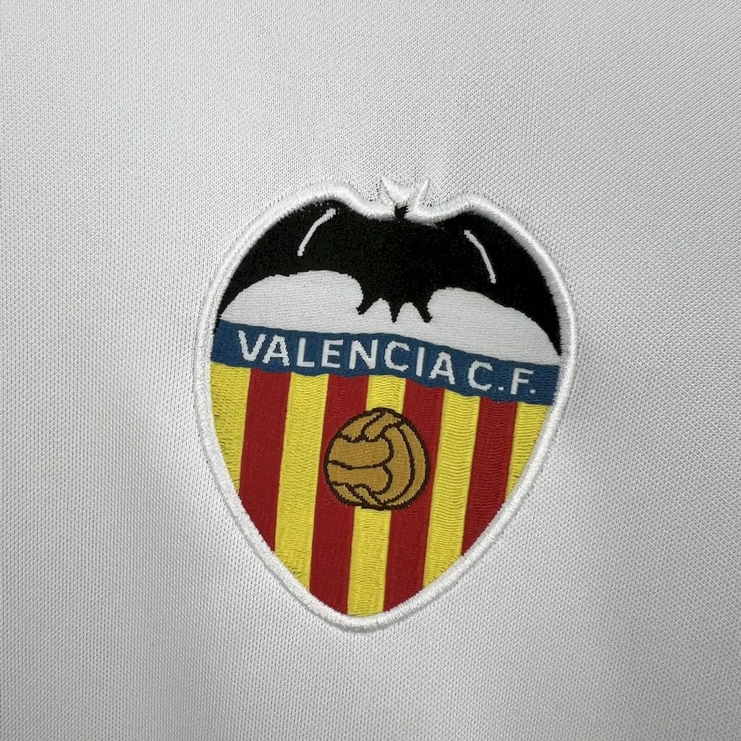 Valencia Home 03/04 4