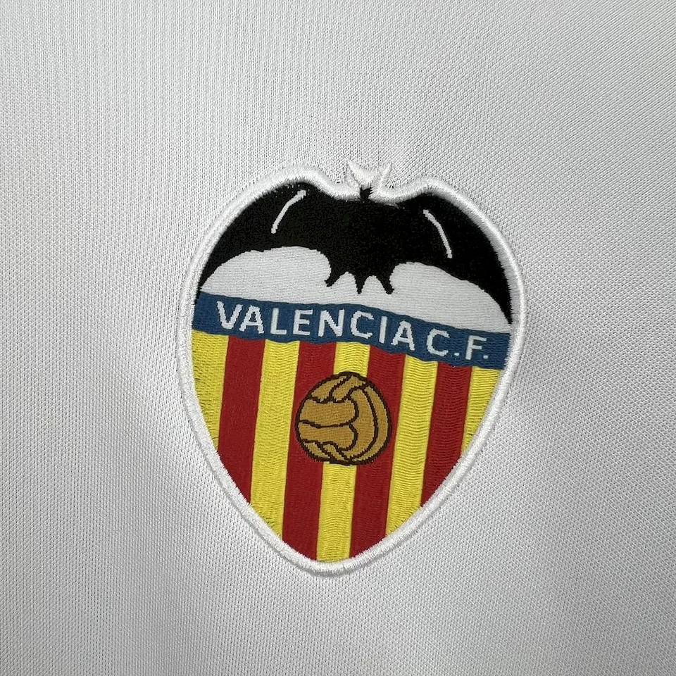 Valencia Home 03/04 4