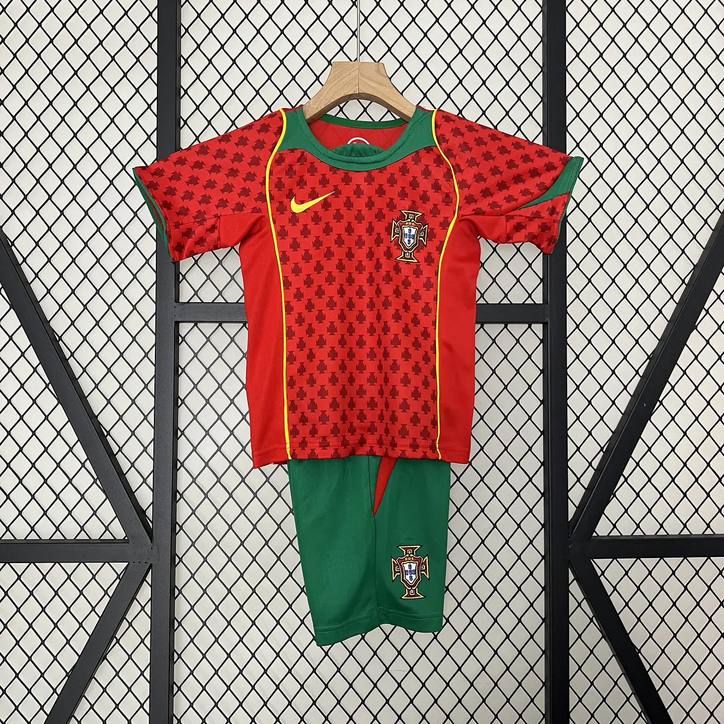 Portugal Home Euro 2004 Kit Criança 1