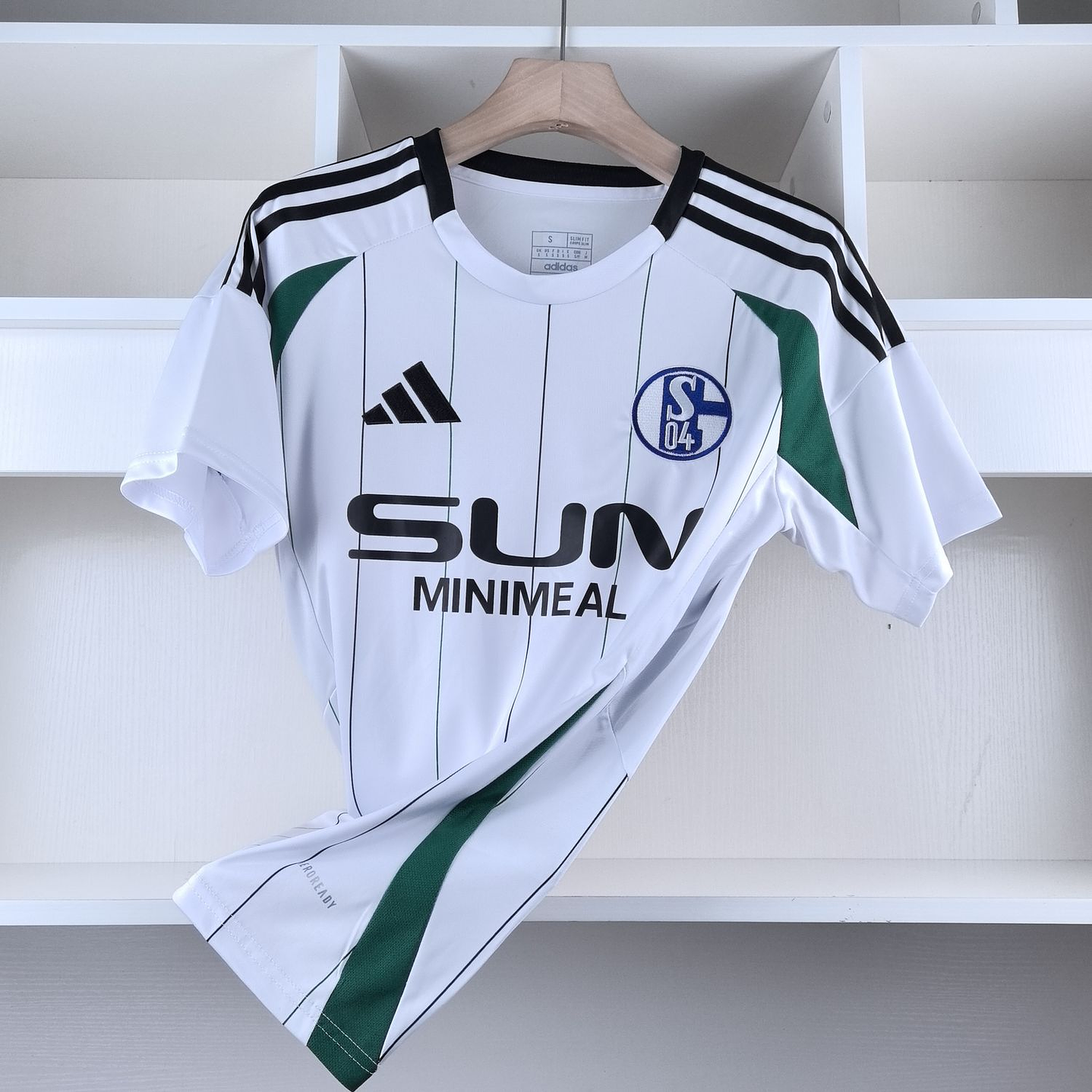 Schalke 04 Away 24/25 1