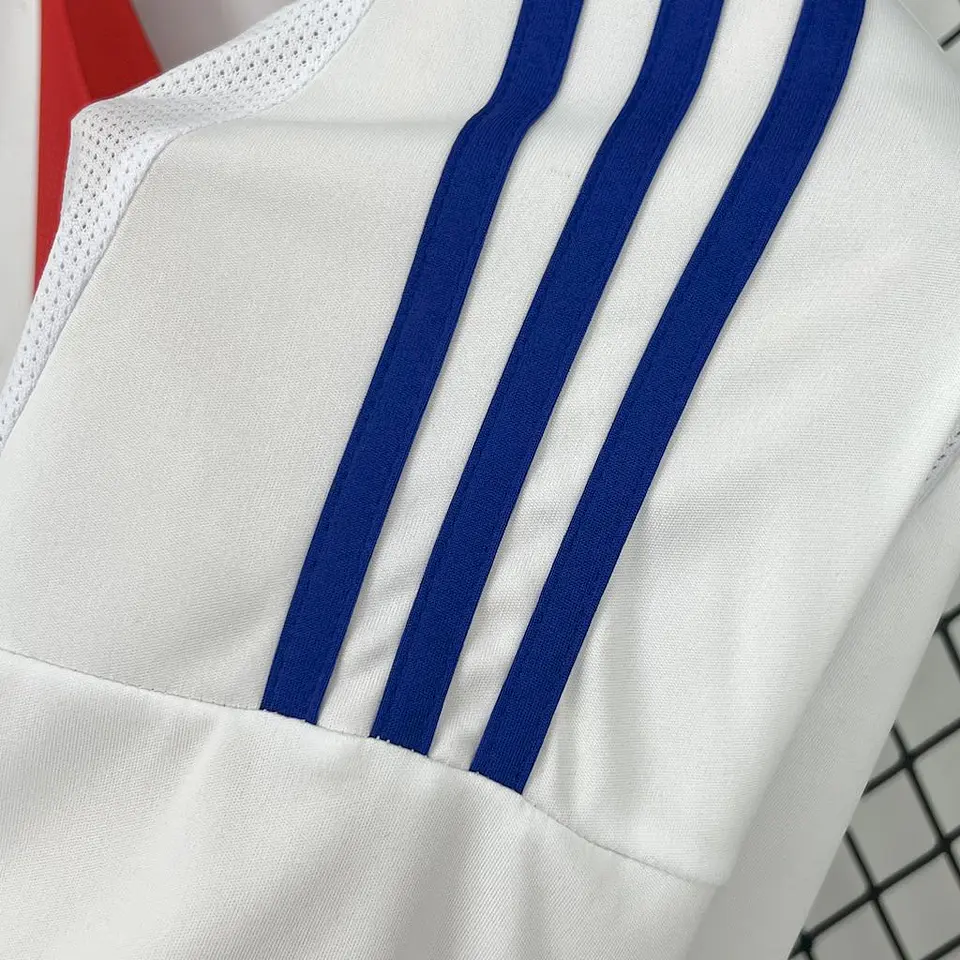 Lyon Home 24/25 7