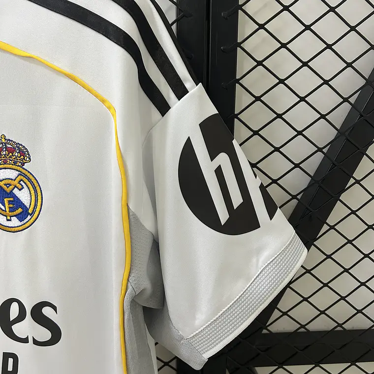 Real Madrid Home 25/26 6