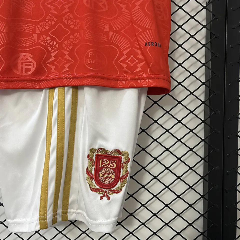 Bayern Especial 125 Anos 25/26 Kit Criança 9
