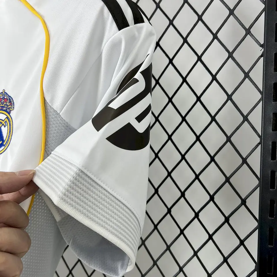 Real Madrid Home 25/26 8
