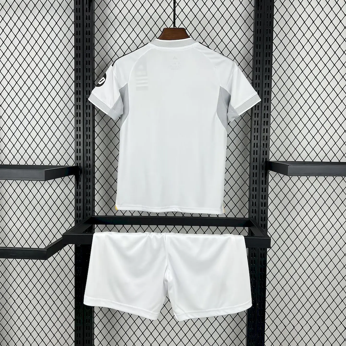 Real Madrid Home 25/26 Kit Criança 3