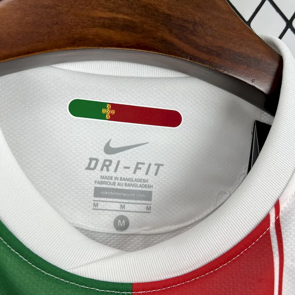 Portugal Away 2010 7