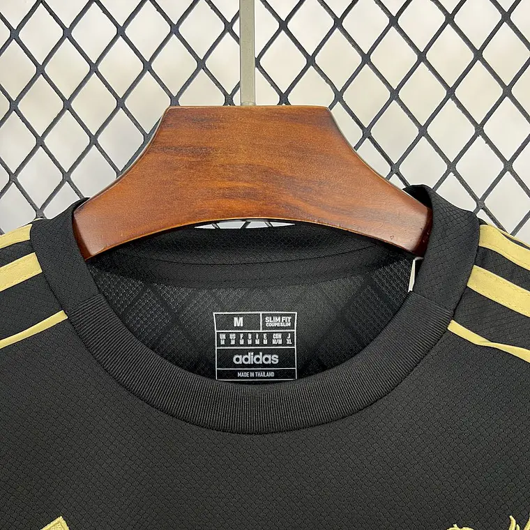 Liverpool Especial Black Gold 25/26 8