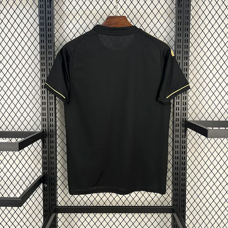 Liverpool Especial Black Gold 25/26 3