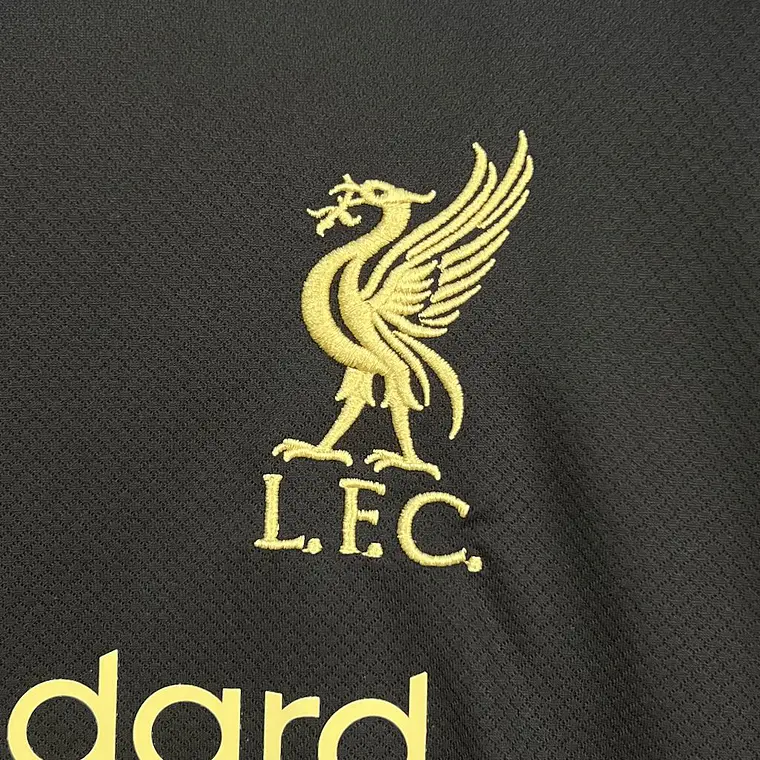 Liverpool Especial Black Gold 25/26 7