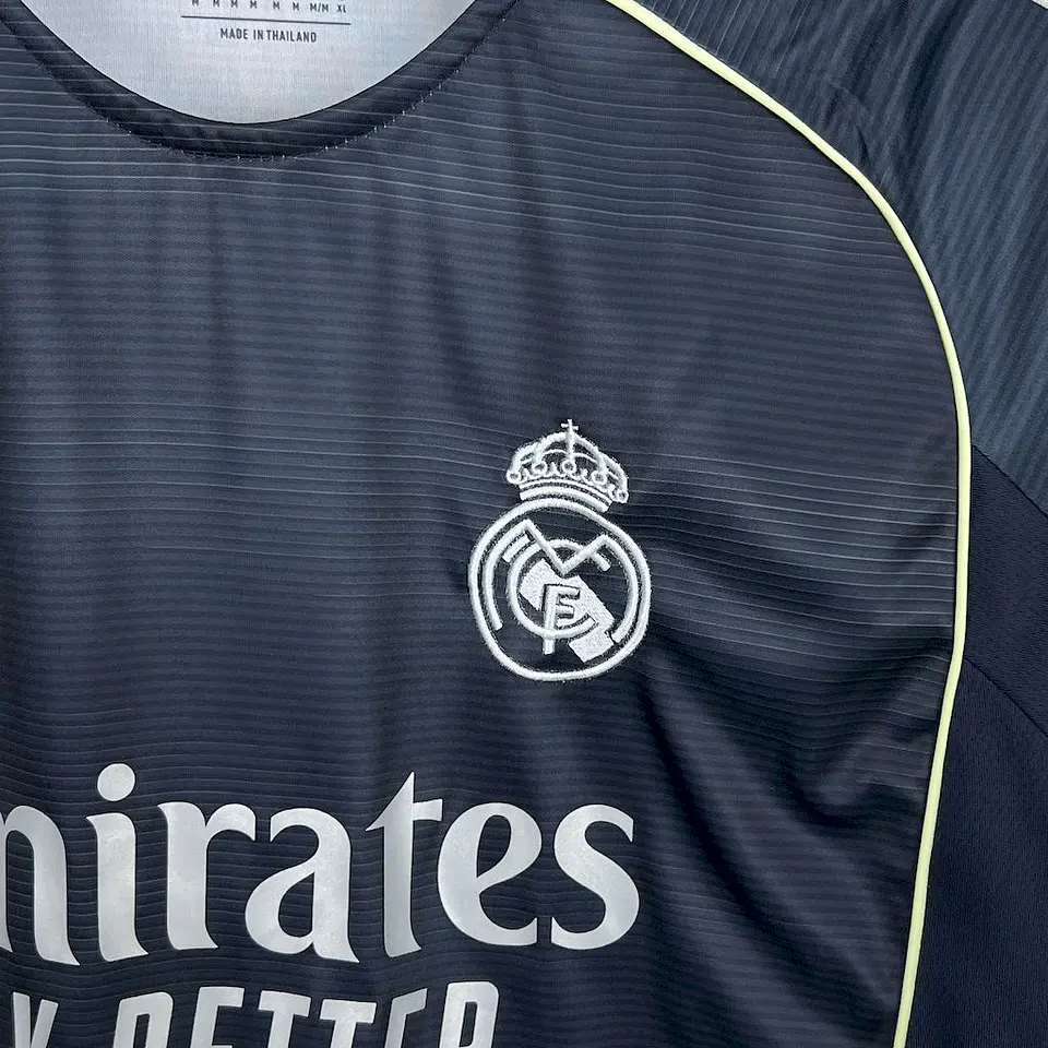 Real Madrid Away 25/26 Manga Longa 7