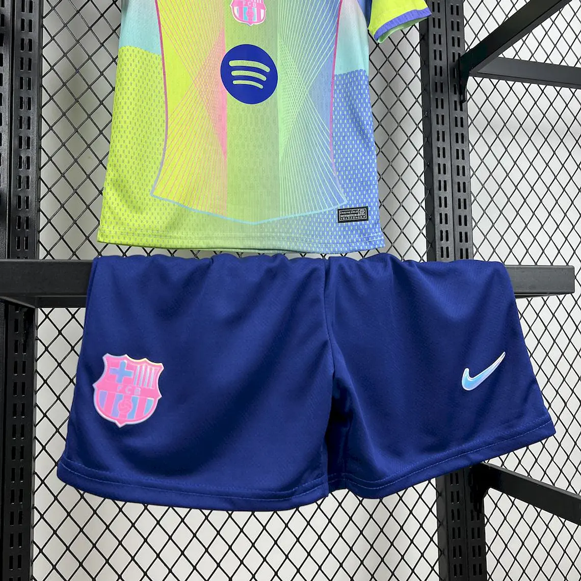 Barcelona Especial Colors 25/26 Kit Criança 3