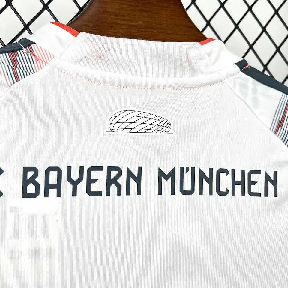 Bayern Away 25/26 Kit Criança 9