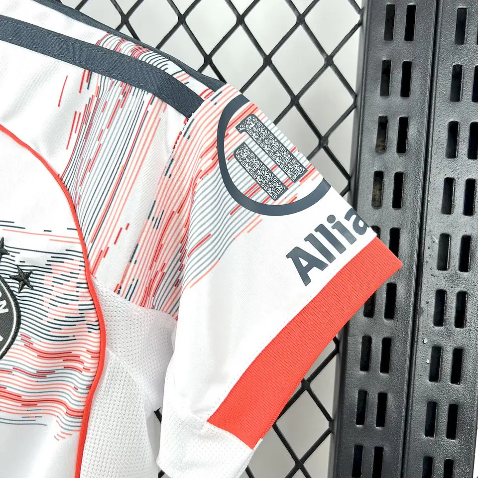 Bayern Away 25/26 Kit Criança 8