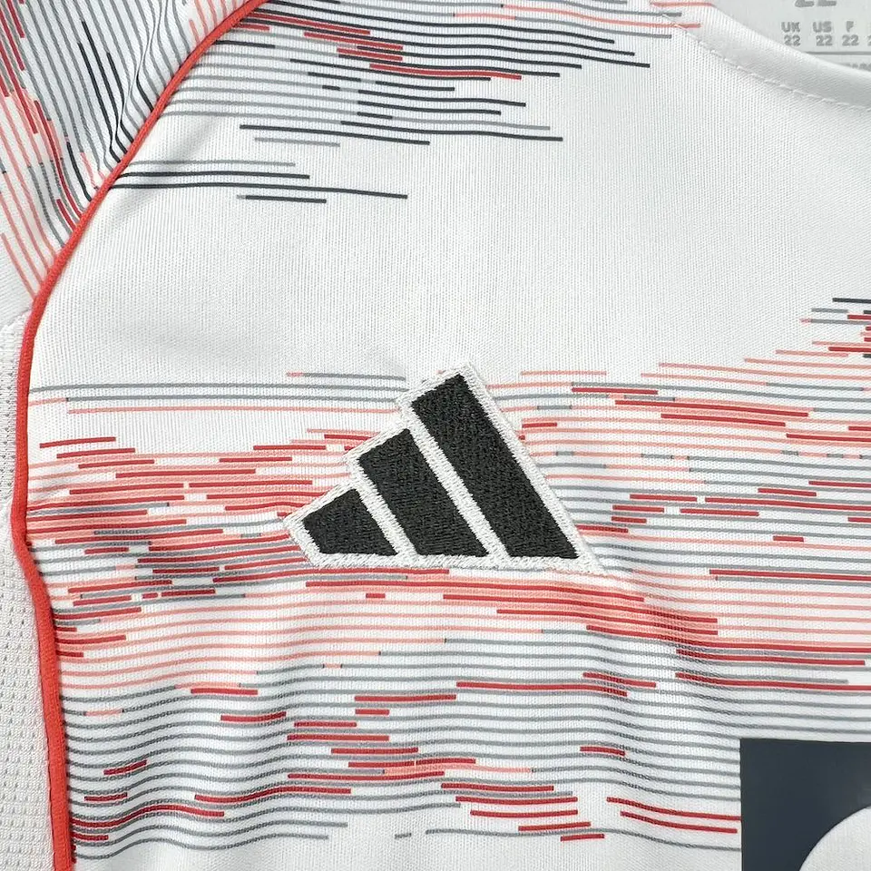 Bayern Away 25/26 Kit Criança 7