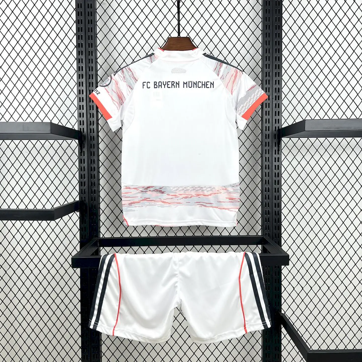 Bayern Away 25/26 Kit Criança 3