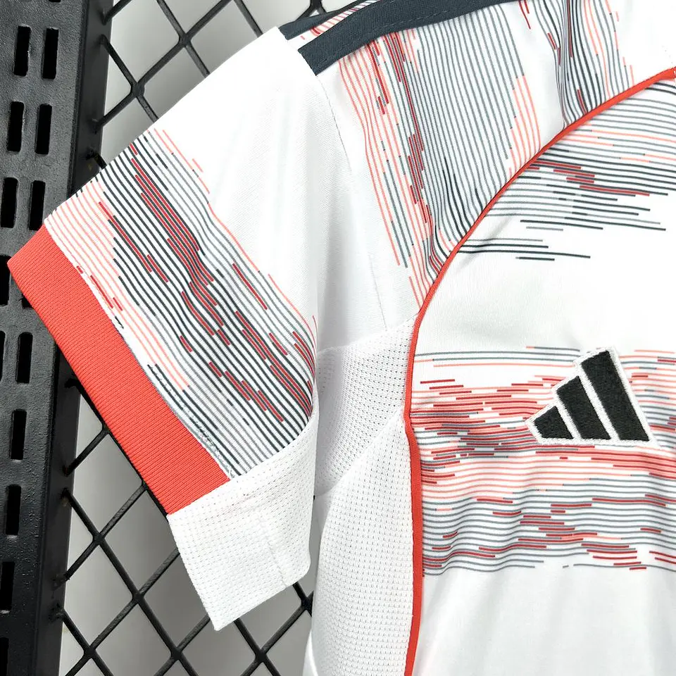 Bayern Away 25/26 Kit Criança 5