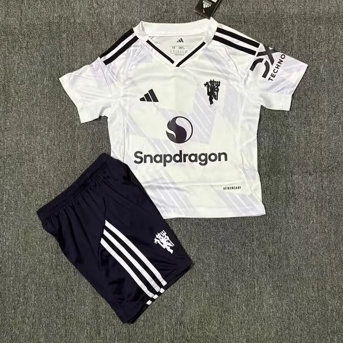 Manchester United Away 25/26 Kit-Criança 2