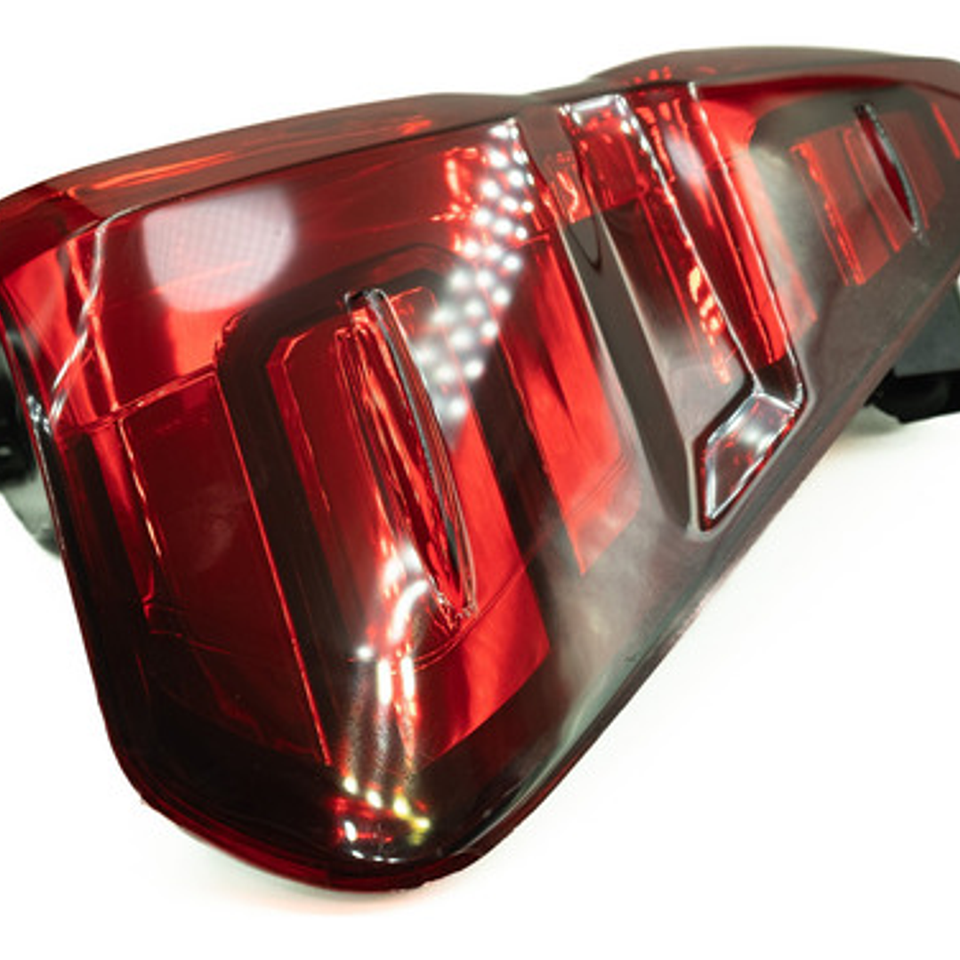 Foco Hilux Tras Der Con Cable 2016 2018 Izquierdo Rojo 3