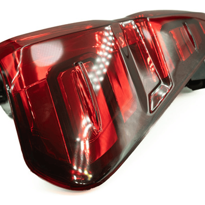 Foco Hilux Tras Der Con Cable 2016 2018 Izquierdo Rojo 3