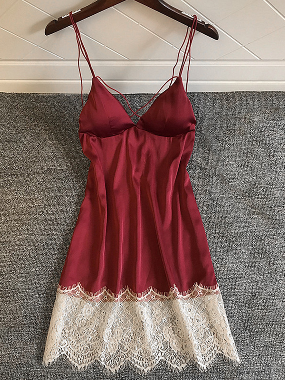 Ligero vestido en satín rojo  2