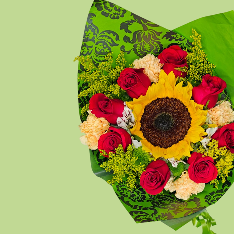 Bouquet De Girasol Con Rosas Rojas 