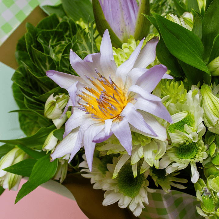 Bouquet Campestre Hortensias Y Flor De Loto 3
