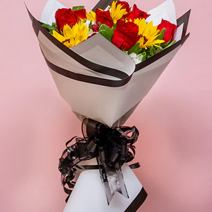 Bouquet De Rosas Rojas Y Mini Girasoles