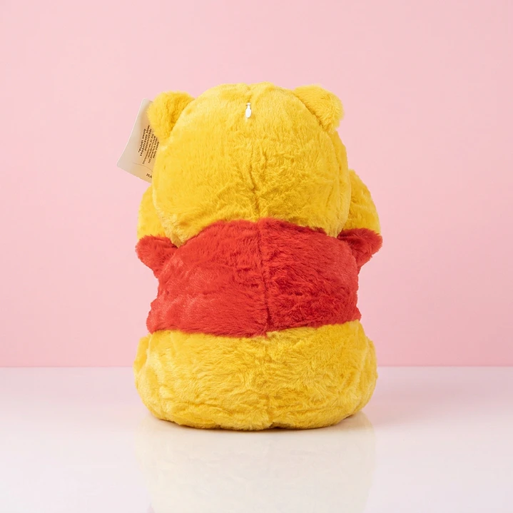 🧸❤️ Winnie Pooh de Peluche con Camiseta Roja – Un Abrazo Lleno de DulzuraP 2