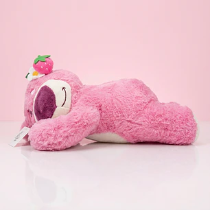 🧸🍓 Oso Lotso de Peluche Acostado – Dulzura y Ternura Rosa