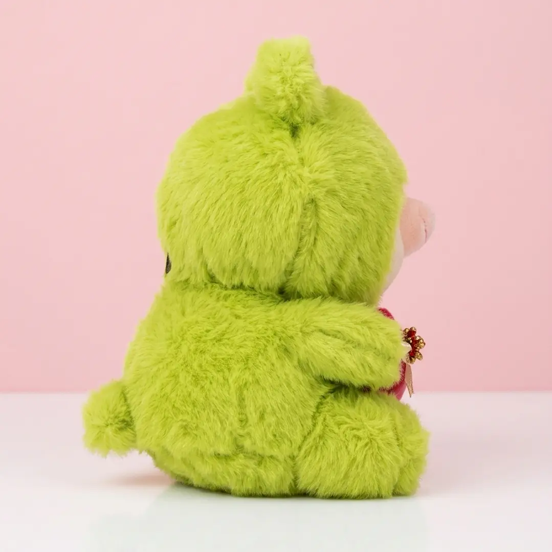 🐷💚 Cerdito de Peluche con Disfraz de Ranita y Corazón Rojo – Un Abrazo Lleno de Amor ❤️ 2
