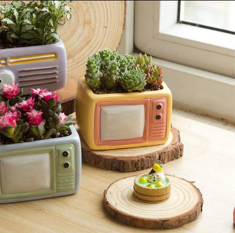 Macetero Decorativo de TV Vintage – Cerámica Retro para Escritorio y Repisas