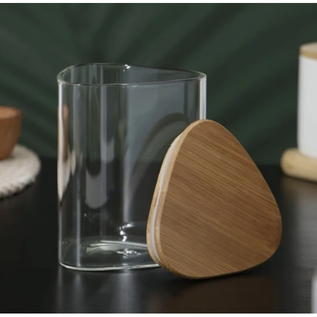 Frasco de Vidrio Triangular con Tapa de Bambú Pequeño