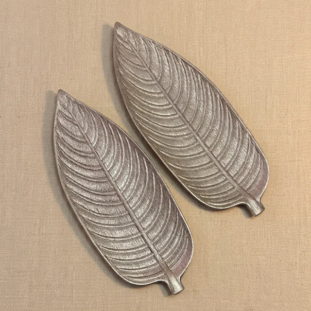Hoja Decorativa de Madera Blanca 46x18 cm