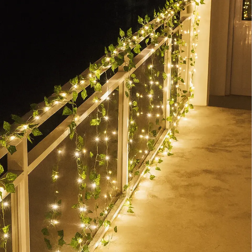 Cascada Solar Decorativa de Hojas con Luz LED Cálida 2