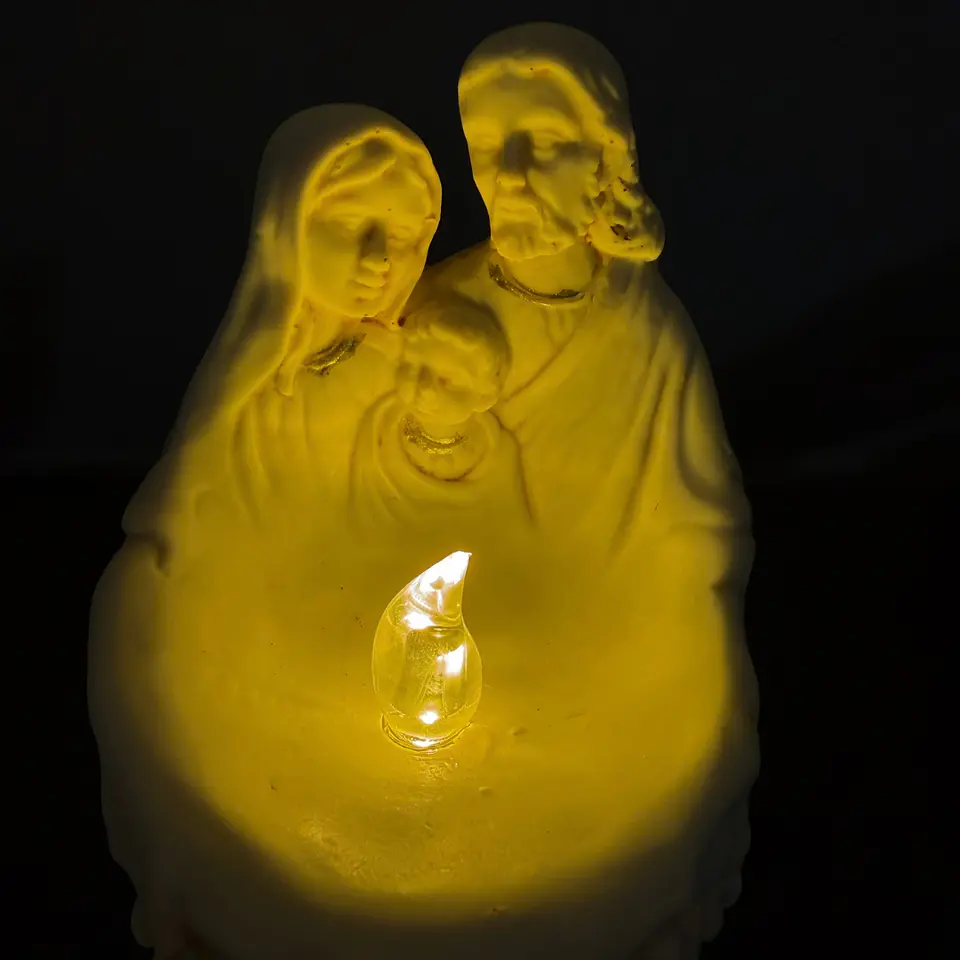 Sagrada Familia con Luz LED Estilo Vela 19 cm 3