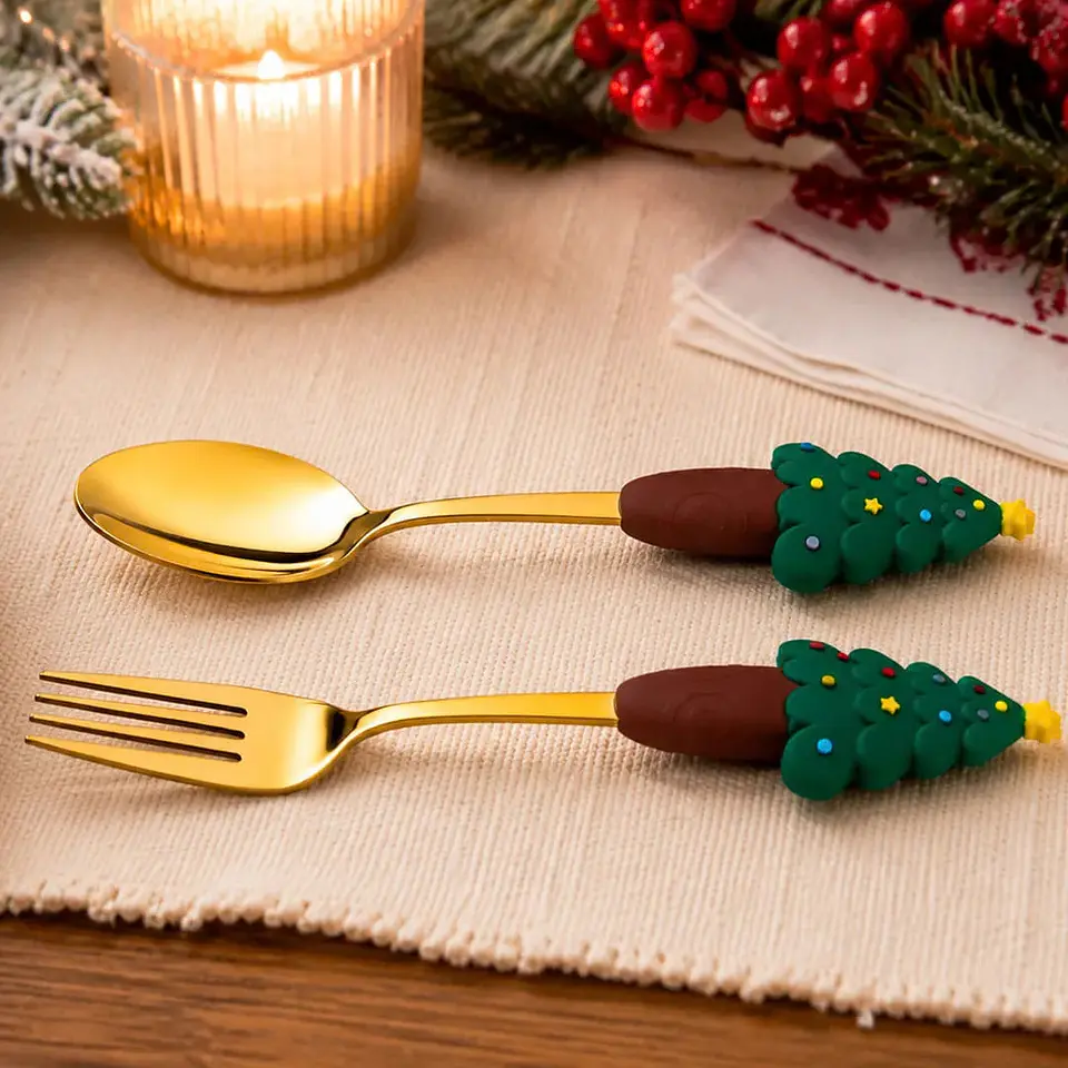 Set Navideño Cuchara y Tenedor Dorados con Caja de Regalo – Acero Inoxidable 2